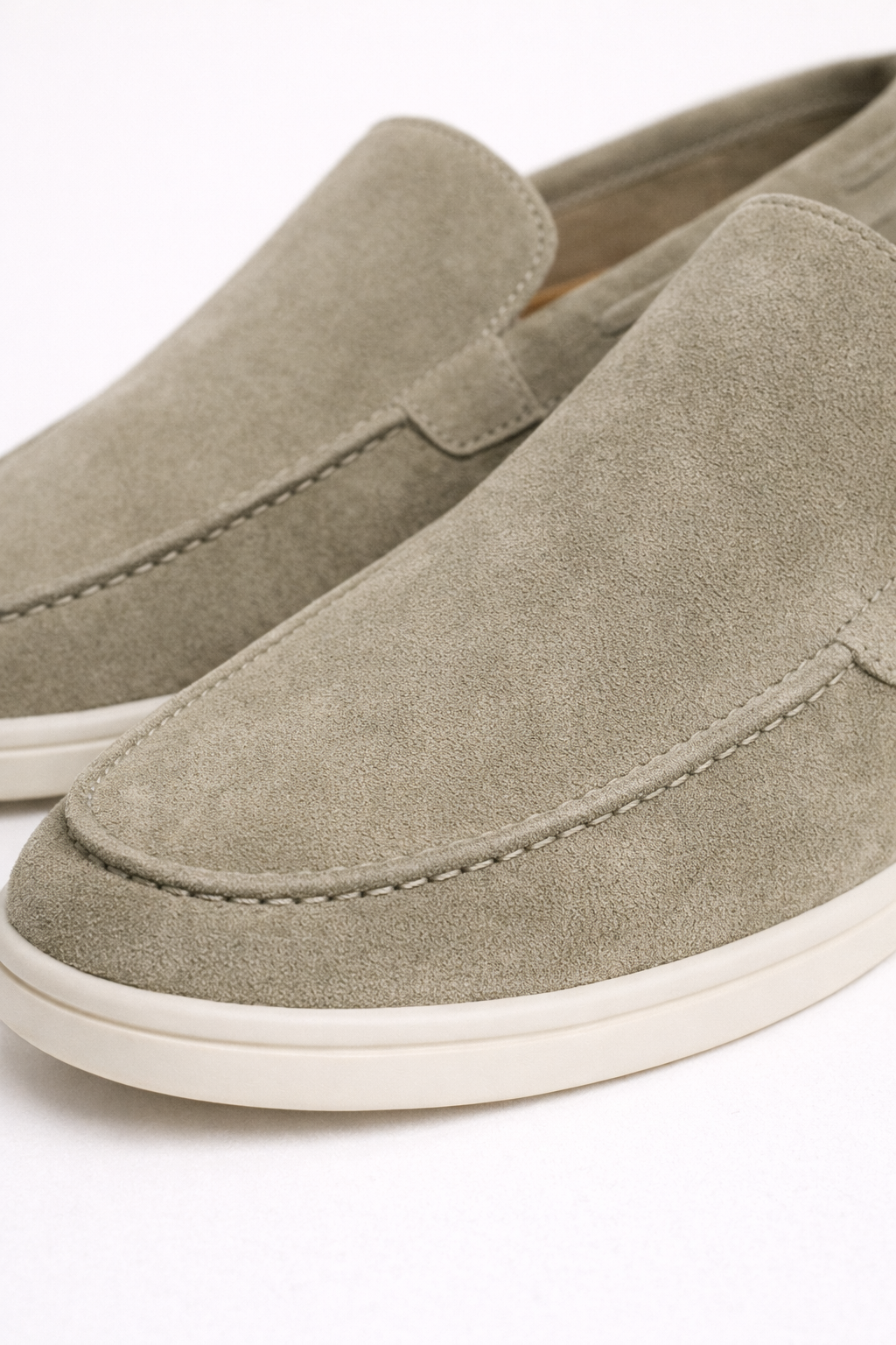 LOW LOAFERS