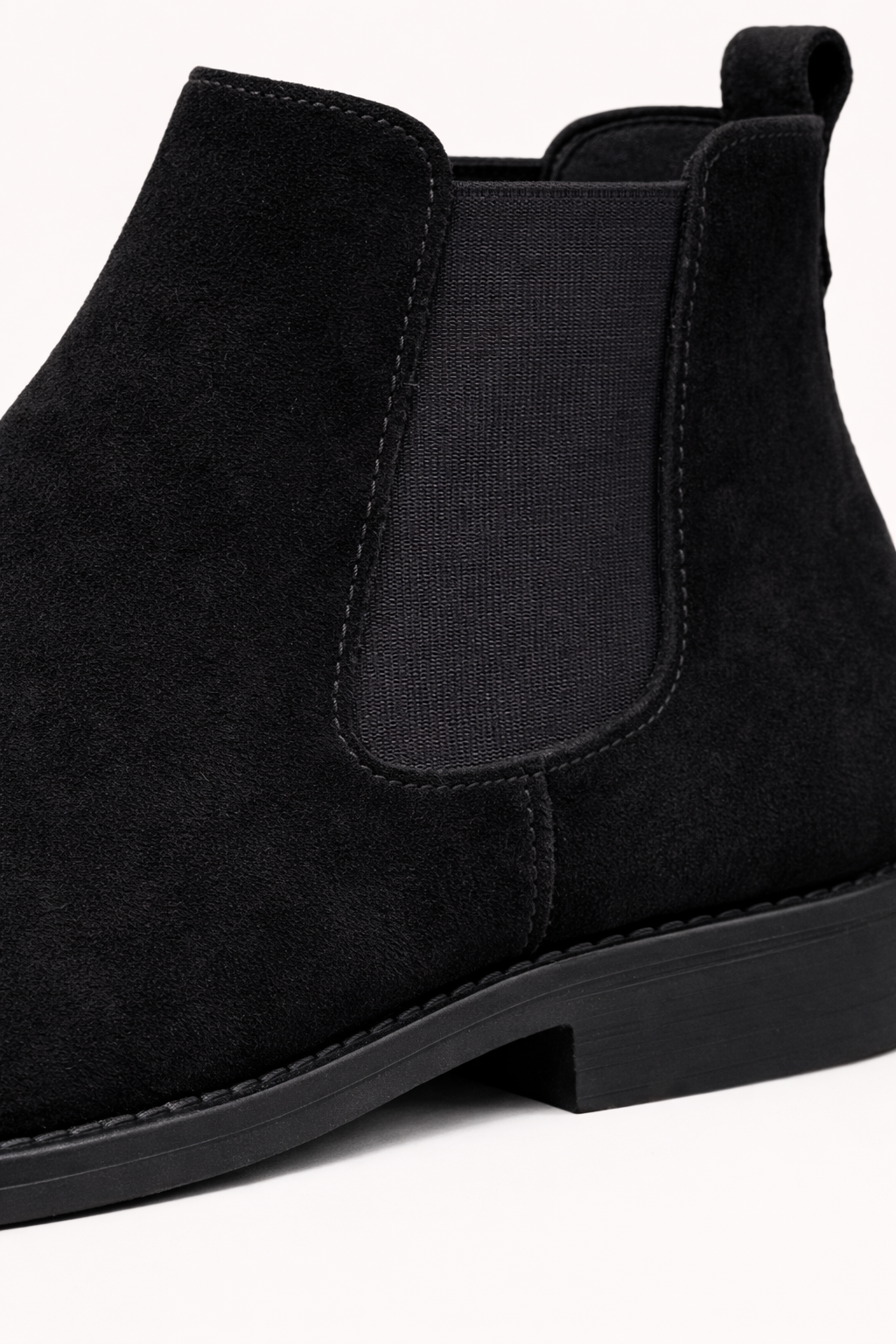 CHELSEA BOOTS