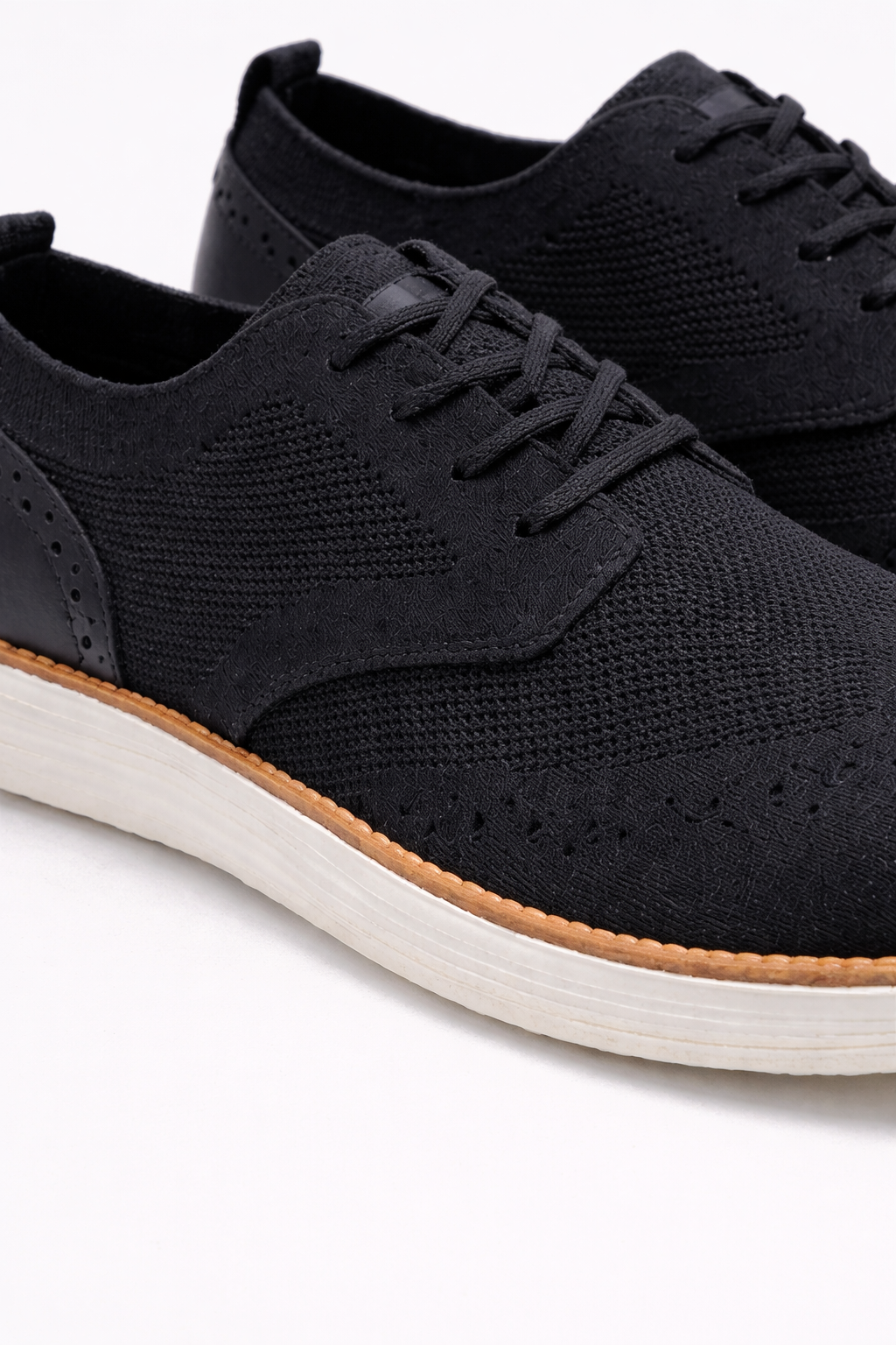 MESH SNEAKERS